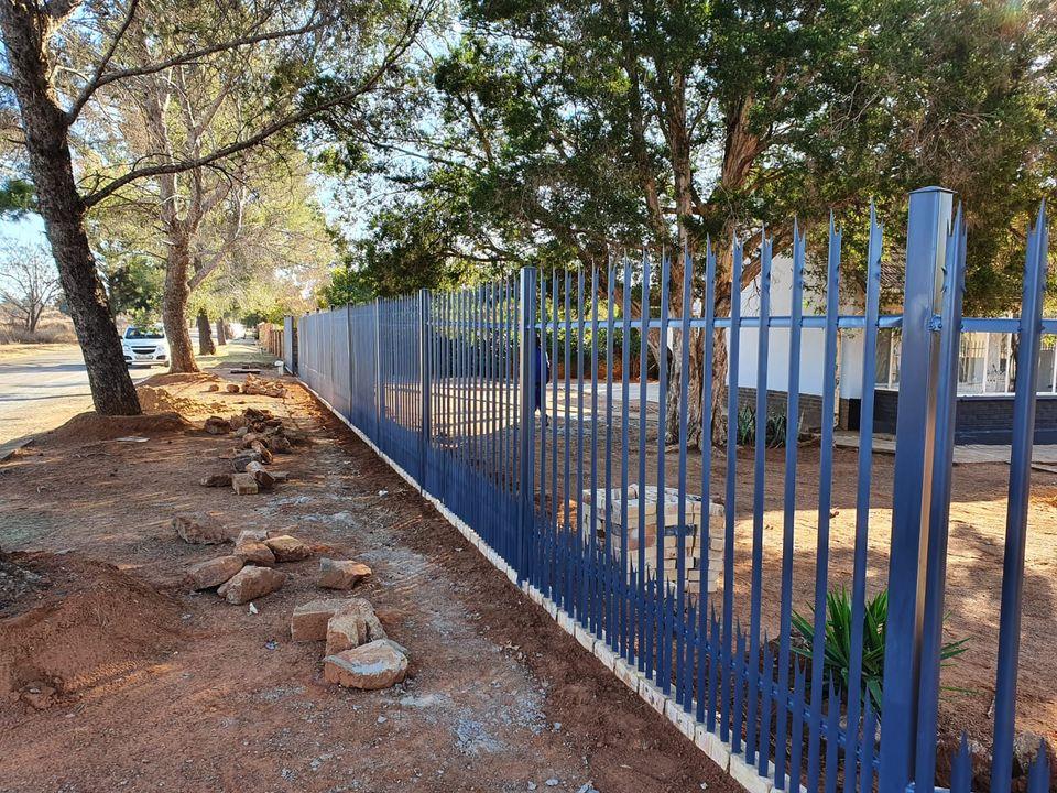 Palisade fence